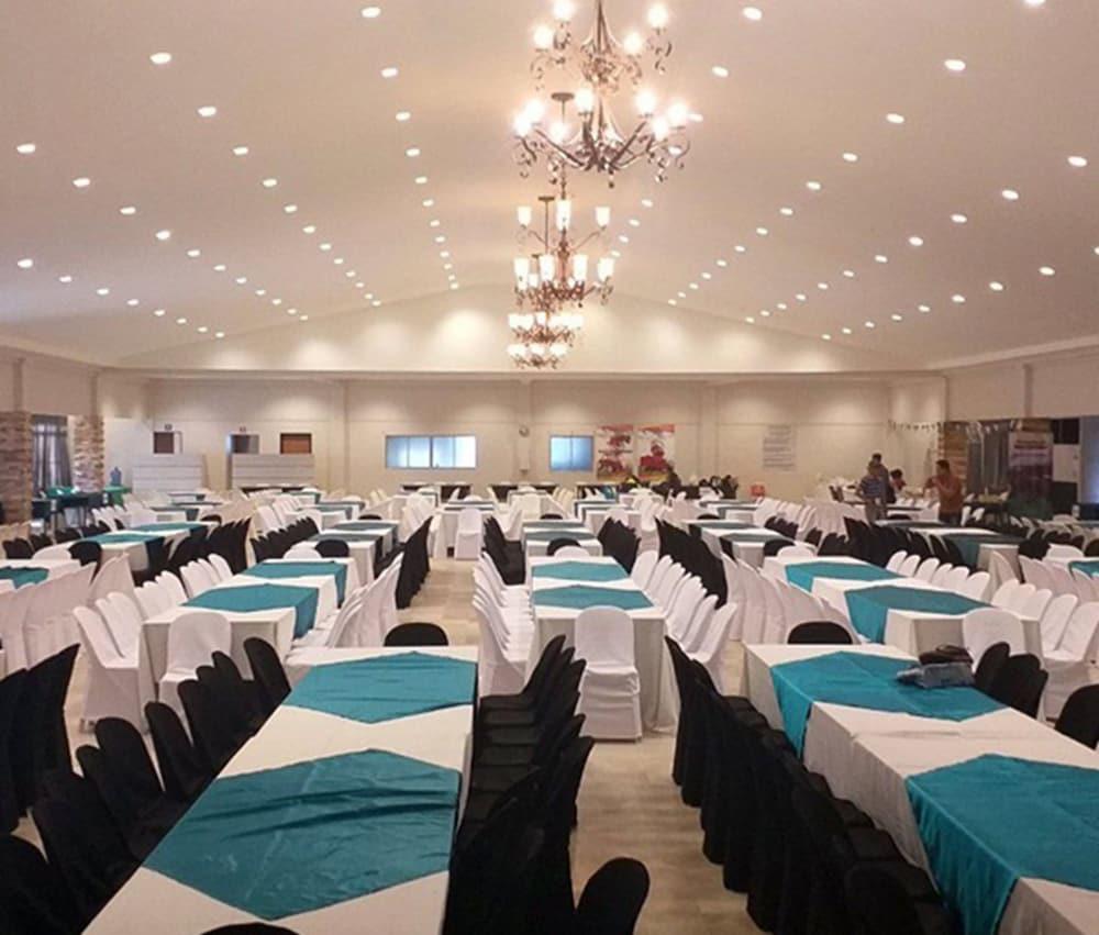 Acacia Hotel Bacolod Exterior foto